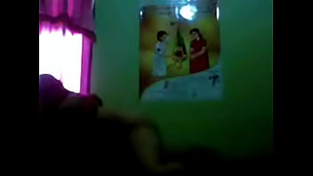 Janda Berjilbab Yang Menggoda Dengan Tubuh Seksi Dan Tatapan Penuh Nafsu