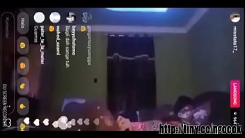 Bernyanyi Dengan Nafsu Di Ruang Karaoke