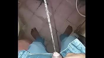 Kontol Desi Yang Mantap Menyemburkan Air Seni