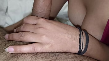 Gadis Kampus India Mengisap Kontol