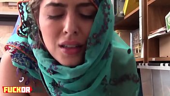 Gadis Arab Seksi Doyan Ditabok Dari Belakang Gaya Anjing