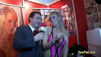 Gadis Asia Seksi Bikin Penonton Gila Nafsu