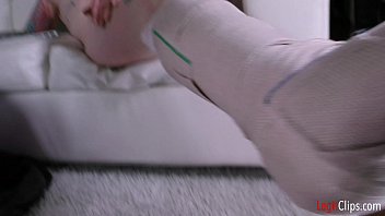 Gadis Manis Mengocok Kontol Kakak Tiri Biar Dia Bohong Demi Bisa Ngentot — Adik Tiri Malah Sampai Nyolotin!