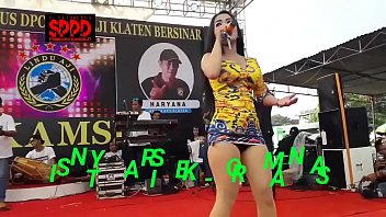 Sintya Riske Goyang Liar Di Atas Panggung, Bikin Napsu Bergelora