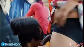 Gadis Remaja Digitu Dalam Bus Yang Sedang Melaju, Suara Hindi Penuh Gairah