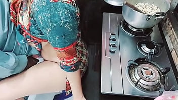Istri India Sibuk Masak Sementara Lubang Pantatnya Ditusuk Suami Yang Suka Ditipu Dengan Audio Hindi Jelas