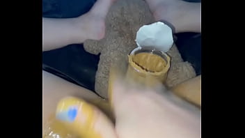 Selipkan Selai Kacang Creamy Amerika Ke Dalam Memek Merah Muda Perawanku Yang Baru 18 Tahun – Gadis Arab Polos Amatir Terbaik Dari Saudi – Main Jari Sendiri Dengan Fetish Makanan Ekstrem Dan Kinky – Los Angeles, Amerika Serikat 2025