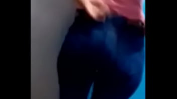 Mau Ikutin Aku Ke Kamar Mandi?