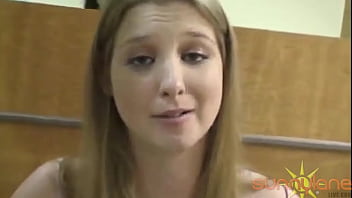 Sunny Lane Si Blonde Hot Membungkuk Menggoda Di Ruang Rawat Inap!
