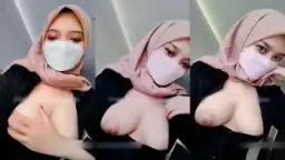 Camilla Berhijab Tampilkan Payudara Montoknya