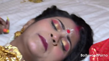 Malam Pertama Pengantin Baru India Sudipa, Ngesek Brutal Dan Dikasih Creampie Sampai Tumpah – Suara Hindi