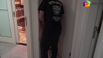 真空跳蛋购物骚货勾引外卖小哥，真实拍摄计划一记录她饥渴求操的淫荡瞬间