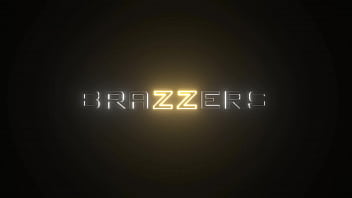 Ditusuk Dan Ditancapkan Keras Di Pantat. Vic Yang Montok Dan Seksi / Brazzers / Streaming Lengkap Dari Www.zzfull.com/inse