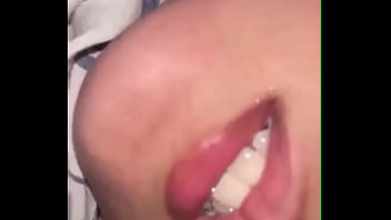 Tante Panas Minta Dipijat Biar Tubuhnya Yang Gairah Bisa Meledak