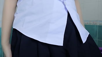 สาวนักเรียนไทยแอบเล่นหีในห้องน้ำโรงเรียนจนฉี่แตกคาดิลโด้