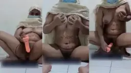 Jameela Bergaya Seksi Dengan Mukena Yang Transparan