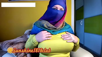 Gadis Muslim Berhijab Arab Dengan Payudara Besar Di Rekaman Kamera 2 November