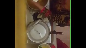 Pamer Payudara Ranum Tante Desi Yang Menggoda