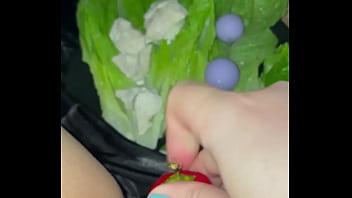 Ayam Dan Sayuran Di Dalam Memek Sempit Basah Gadis 18 Tahun Perawan Cantik – Masturbasi Amatir Saudi Terbaik – Fetish Makanan Mesum – Putih Salju Arab – Los Angeles – Usa 2025