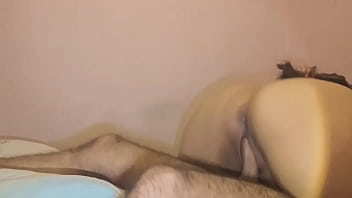 كلام شرموطة مهيجة وهي تتعرض للجماع من الخلف، استمع إلى نساء الشعب