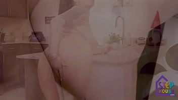 Anak Tiri Menggila Memuaskan Napsu Ibu Tiri Yang Montok Dan Menggairahkan