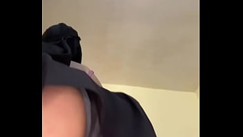 Gadis Berhijab Solo Dengan Pantat Arab Gede Yang Bulat Dan Montok Bermain-main Dengan Bokongnya Yang Menggiurkan Dan Bergoyang Penuh Nafsu