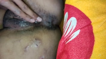 उसकी तंग चूत को मोटे लंड से चोदा गया