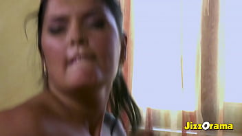 Jizzorama – 2 Adik Tiri Nakal Dihajar Anal Dan Dubur Ternganga Di Kontol Beruntung Yang Sama