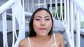 May Thai, Si Gadis Asia Seksi Dengan Kontol Besar, Memberikan Blowjob Pov Dan Menelan Sperma Deras