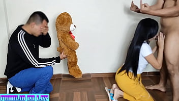 Novia Nakal Selingkuh Di Depan Pacar Bodoh, Digilir Teman Baiknya Yang Gagah