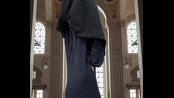 Mencoba Abaya Dan Hijab Yang Menggoda
