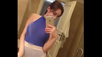 Koleksi Hot Alice Zhou, Model China Yang Menggoda Di Cermin