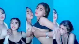Adu Goyang Dada Abg Lesbi Yang Menggoda