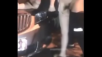 Gadis Tiongkok Menggila Di Pinggir Jalan