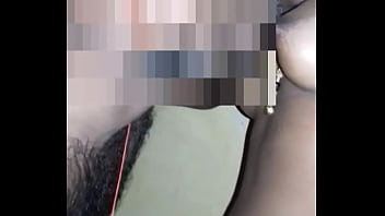 Nafsu Membara, Bibi Desi Goyang Teman Suami Dengan Erangan Hindi