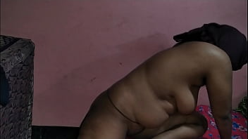 Putri Tiri Tak Sengaja Lihat ‘senjata’ Teman Ayahnya Dan Langsung Panas