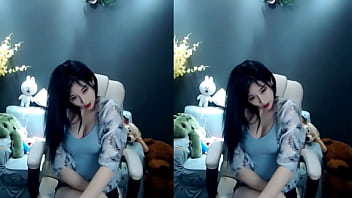 Cô Nàng Trung Hoa Quyến Rũ Với điệu Nhảy Nóng Bỏng Cuồng Nhiệt