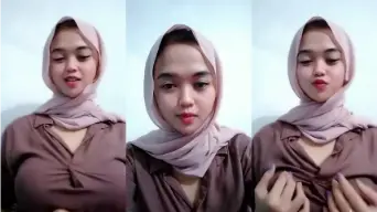 Gadis Berhijab Menggoda Dengan Remasan Payudara Menggairahkan
