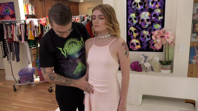 Rosalyn Sphinx Yang Seksi Dan Berbadan Kencang Mengunjungi Sutradara Bryan Gozzling Untuk Petualangan Mesum Yang Liar