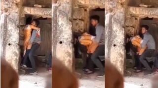 Seorang Pria Bernafsu Menggila Meniduri Pacarnya Di Reruntuhan Bersejarah Yang Sunyi