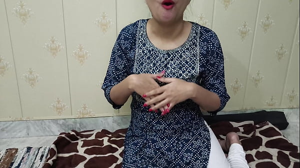 भड़कीली सौतेली बहन को छोड़कर भाग गया उसका बड़ा सौतेला भाई – हिंदी आवाज़ में गर्म माहौल