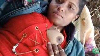 Gadis Nakal Di Kamar Terbuka