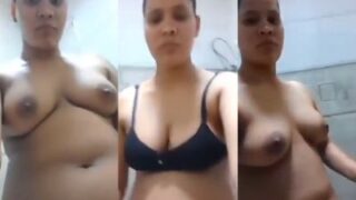 Seorang Wanita India Merekam Video Mesra Telanjang Untuk Kekasihnya