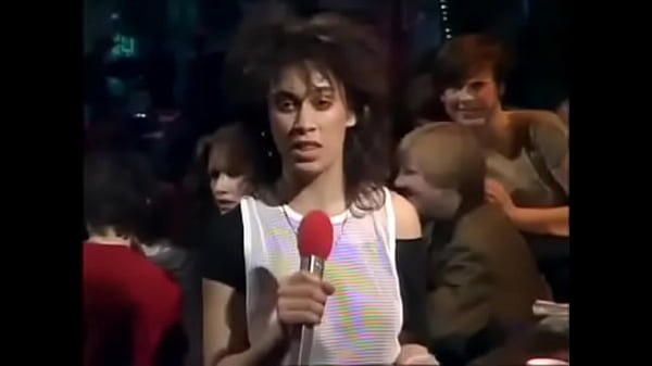 Konser Panas Eurythmics 1983: Getaran Seksi Di Atas Panggung