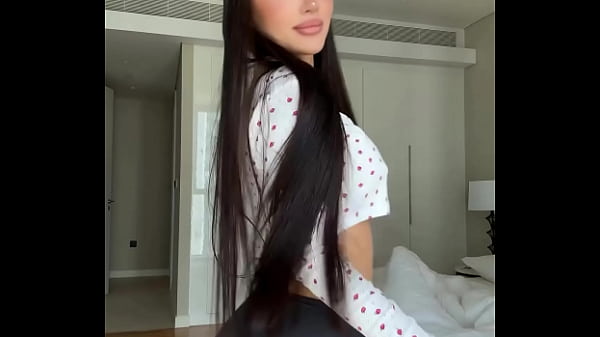 Gadis Arab Seksi Menggoda Dengan Gerakan Tari Yang Membara