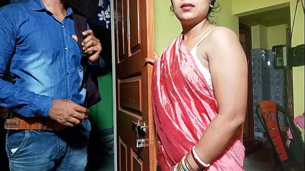 ब्रा बेचने वाले ने भाभी को लुभाकर जमकर चोदा हिंदी आवाज़ में