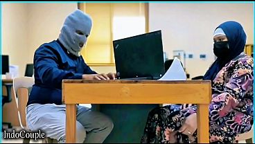 Istri Berhijab Yang Alim Ternyata Selingkuh Dengan Rekan Kantor, Diam-diam Puaskan Nafsu Dengan Vibrator Kesayangannya.