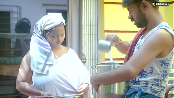 Pria Susu India Menggoda Bhabhi Ji Gara-gara Melihat Payudara Besar Dan Montoknya (suara Hindi)