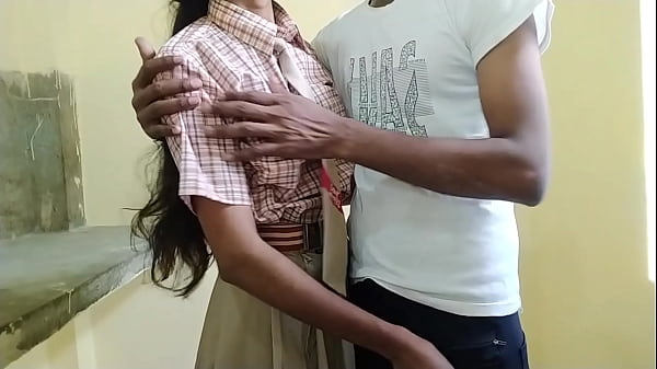 Mahasiswa Desa India Menggoda Pacar Sekolahnya Yang Berusia 18 Tahun