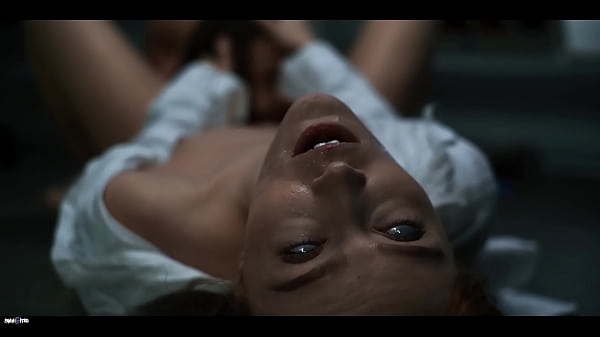 Cacing Alien Pengendali Pikiran Vs Gadis-gadis Seksi Yang Tak Tertundukkan